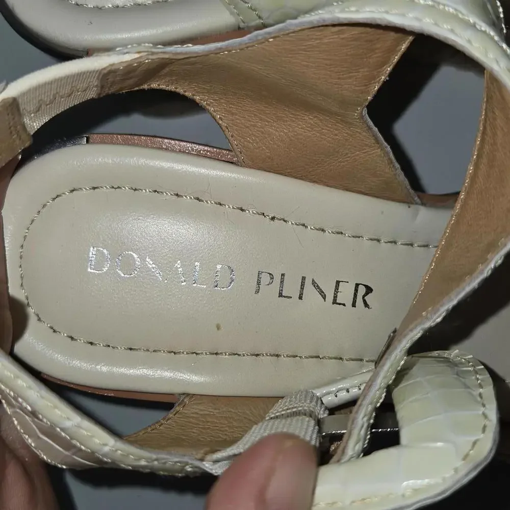0244  Donald Pliner Judee White Platform Sandals Wedge Slingback‎ Size 8M